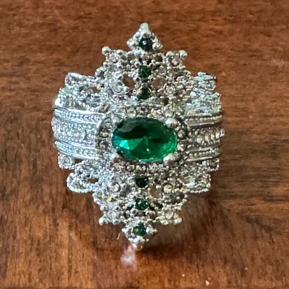 Crown Inlaid Emerald Green Gemstone, Lab created, Vintage Inspired Ring, Sz 7 - Picture 11 of 12